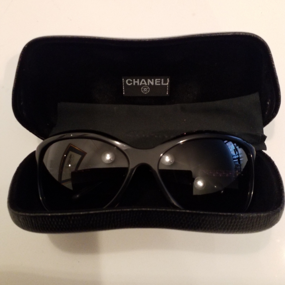 CHANEL Sunglasses